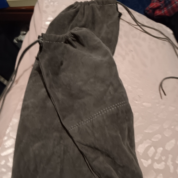 Gray knee high heels. Back tie up mid calf/ knee Super cute! Size 8 - Picture 3 of 3